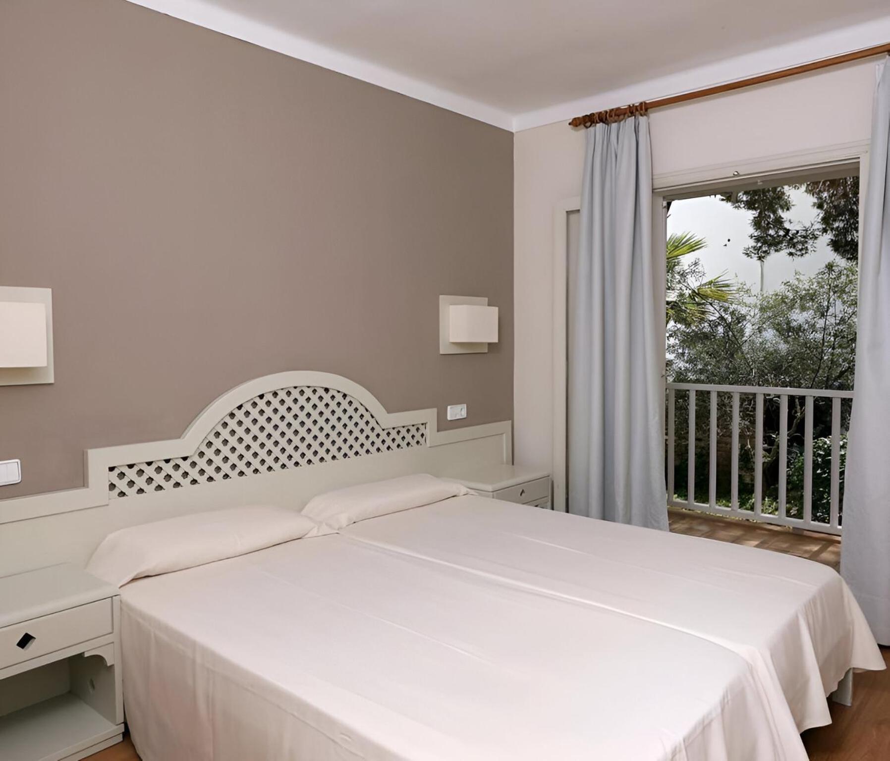 Hotel Club Es Talaial กาลาดอร์ ภายนอก รูปภาพ
